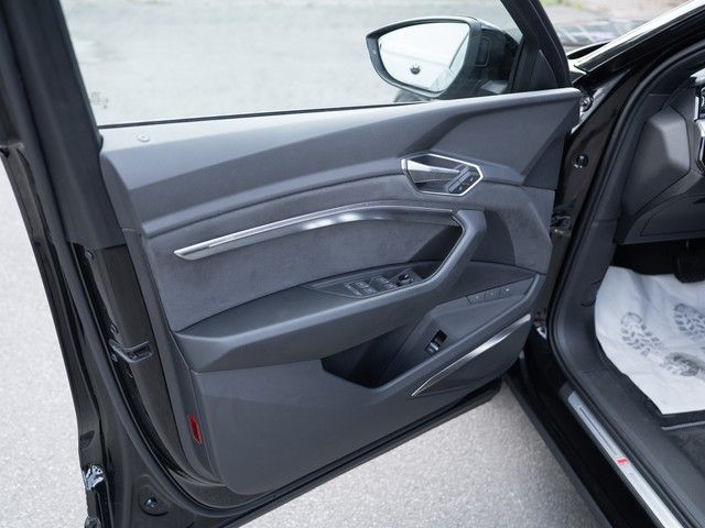 e-tron 50 quattro S line LUFTFEDERUNG+AHK+MATRIX