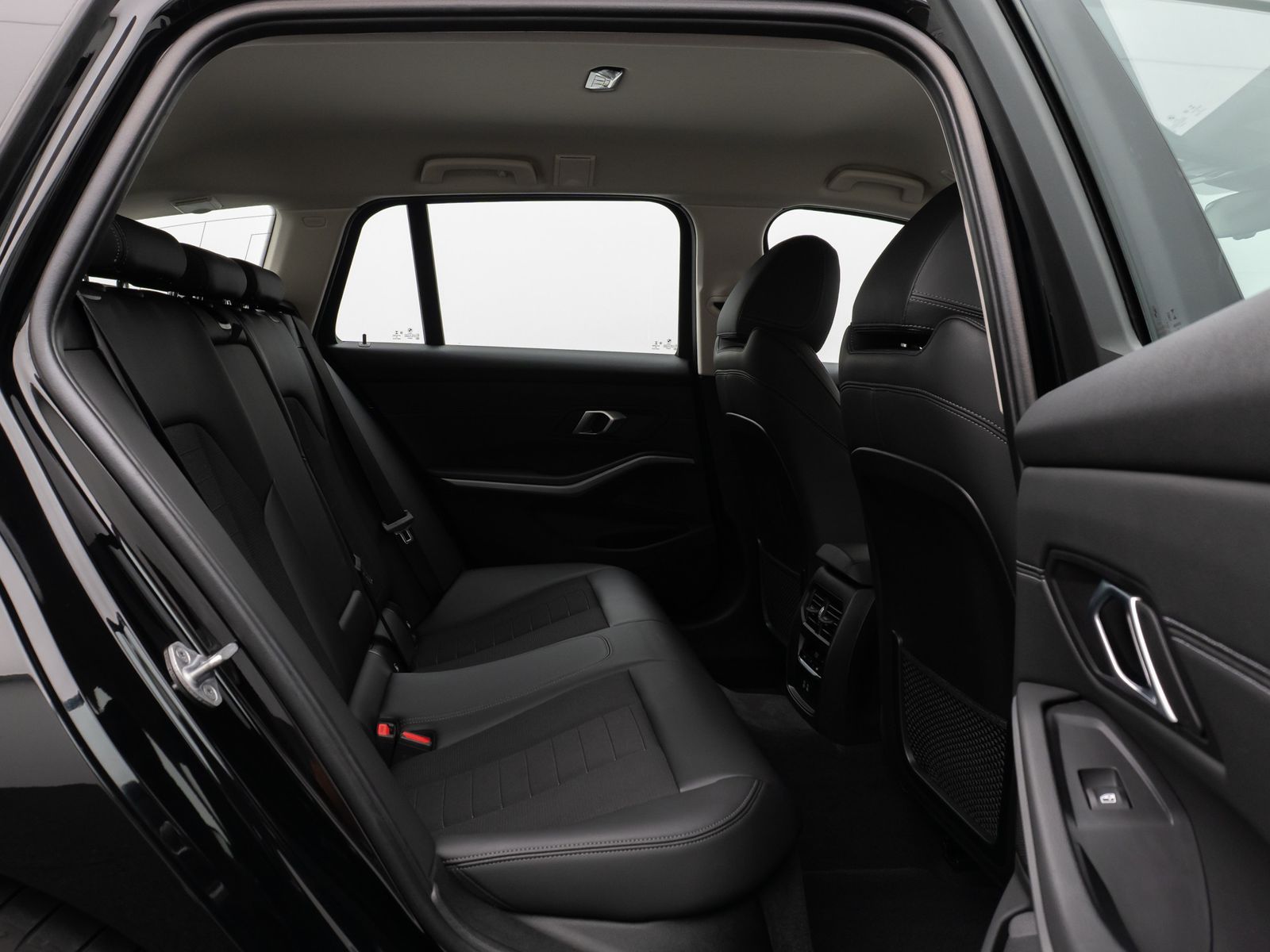 Fahrzeugabbildung BMW 330e Kamera DAB CockPitPr DrivAssis Alarm Sport