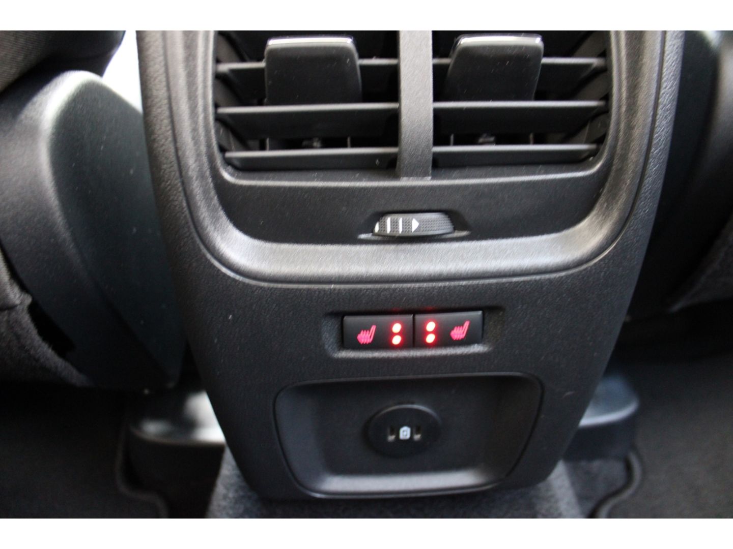 FORD Kuga 1,5 EcoBoost Titanium ACC LED 360 Gr. Navi - Image 26