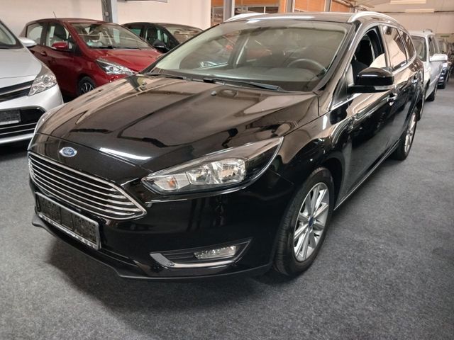 Ford Focus Turnier Titanium 8fach Bereift NAVI WR SR