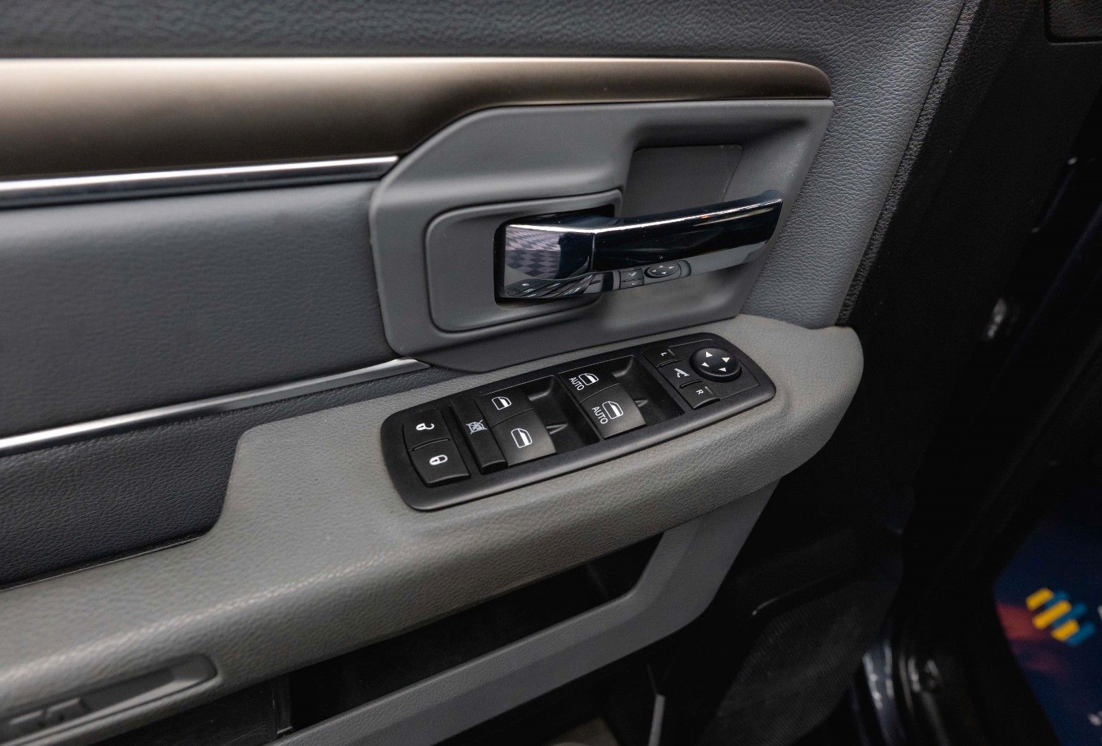 Fahrzeugabbildung Dodge RAM 5.7 V8 HEMI 4x4 Offroad Night  LONGBED*LPG*