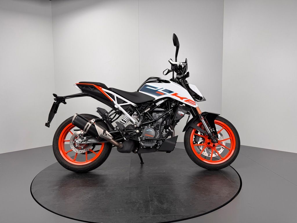 Fahrzeugabbildung KTM DUKE 125 *1.HAND *SERVICE NEU
