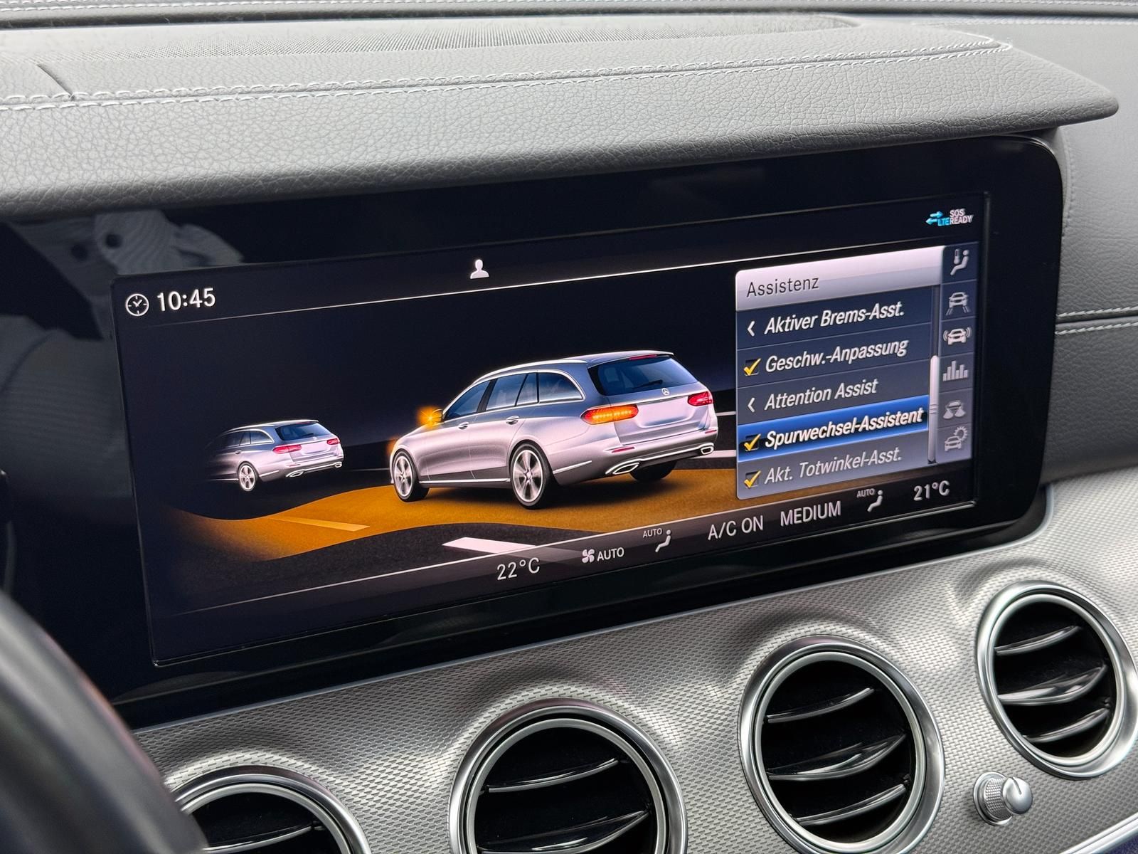 Fahrzeugabbildung Mercedes-Benz E220d T AMG*DISTRO*PANO*LUFT*360°*LED*DAB*ILS+
