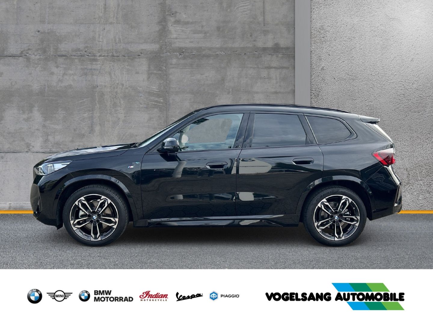 Fahrzeugabbildung BMW X1 xDrive23iA,M Sport,AHK,DrivingAssistentPlus,L