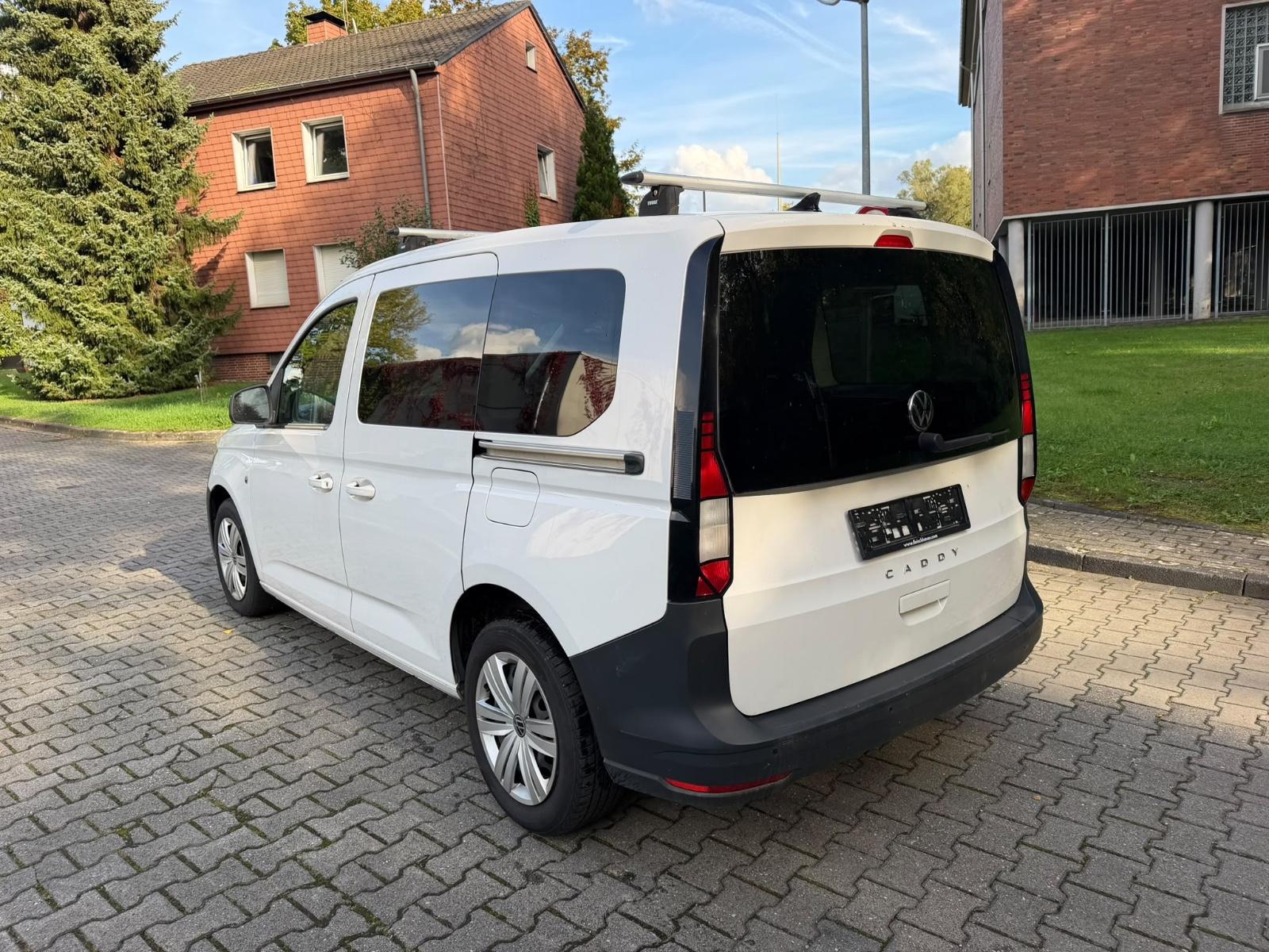 Volkswagen Caddy Basis.Zahnriemen ist neu. TÜV neu
