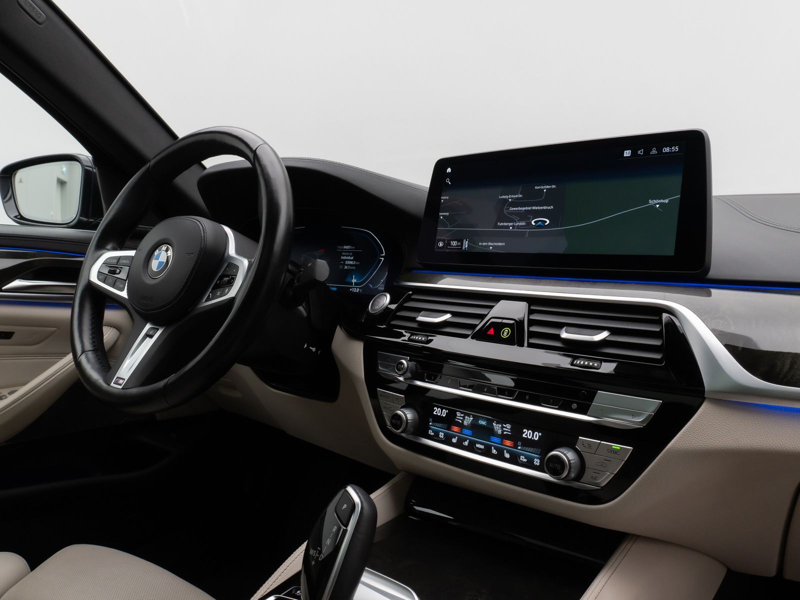 Fahrzeugabbildung BMW 520d Luxury Line Glasdach Kamera HUD DAB H/K 19"