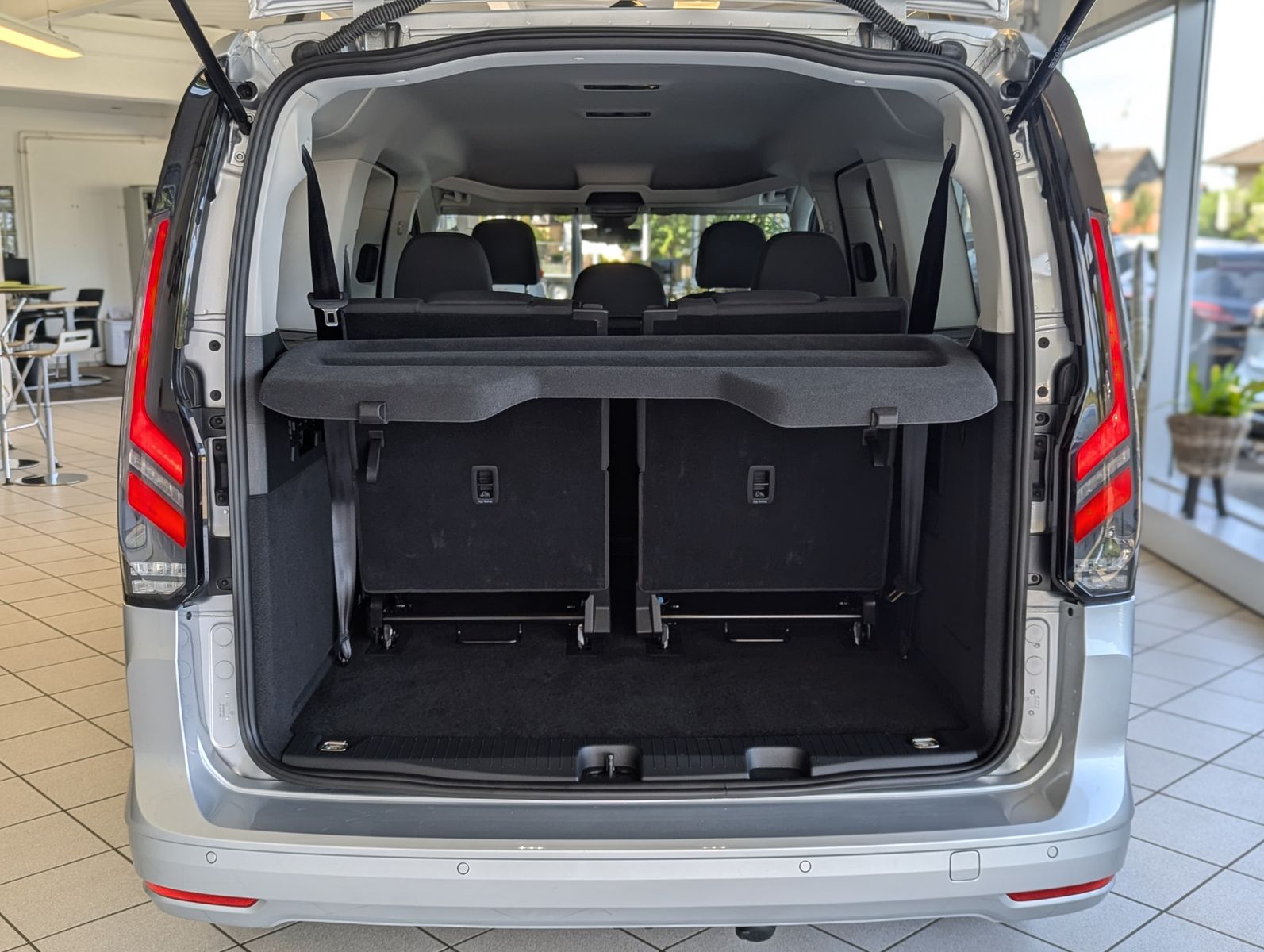 FORD Tourneo Connect L2 Titanium 7-Sitze LED Cam AHK - Image 18