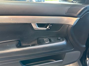 Audi A4  *TÜV 0228*KLIMAAUTOMATIK*SitzHZ*VOLL-LEDER*