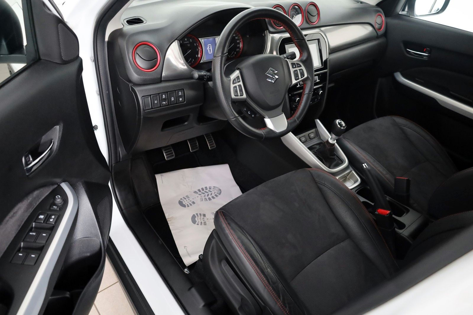 Fahrzeugabbildung Suzuki Vitara 1.4 S 4x2 T.Leder,Navi,LED,ACC,Kamera,AHK