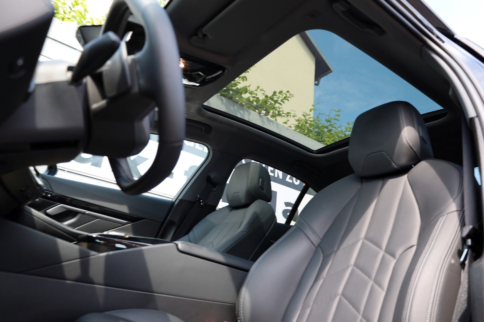 Fahrzeugabbildung BMW 520 d,Travel+Innov. Pak,Panorama,HUD, AHK el,+WR