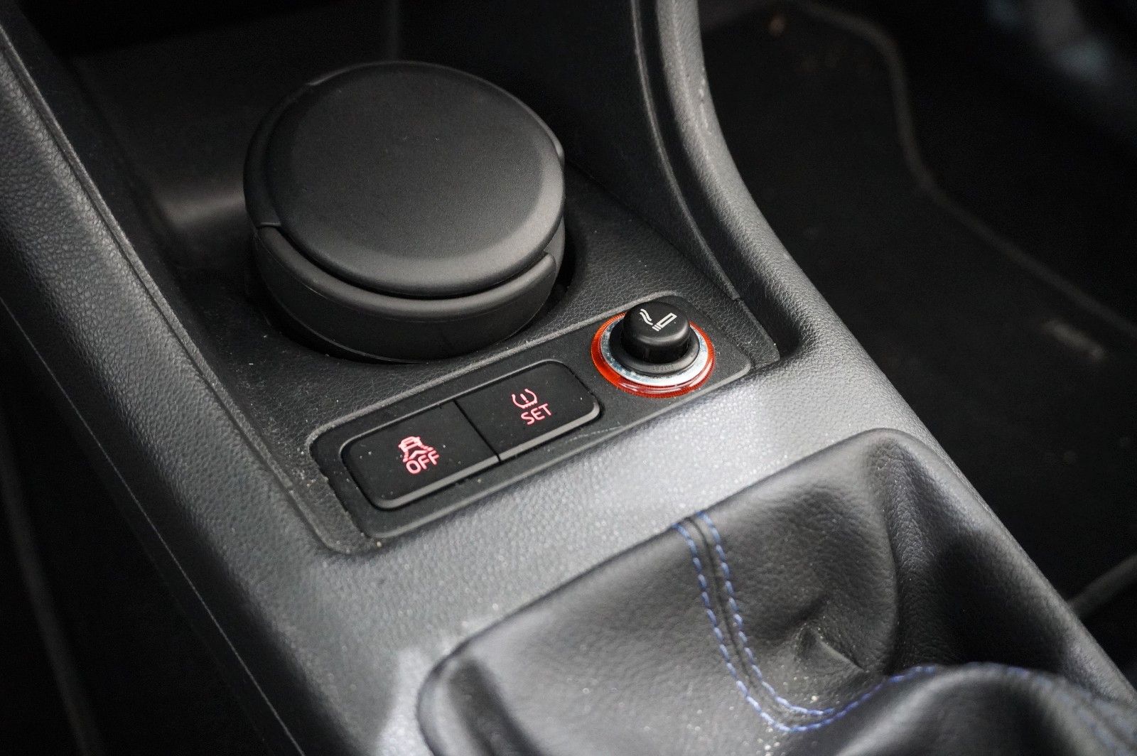 Fahrzeugabbildung Volkswagen up! 1.0 CLUB 5-TÜR NAVI/SPORT/PANO./SHZ/PDC/TEMP