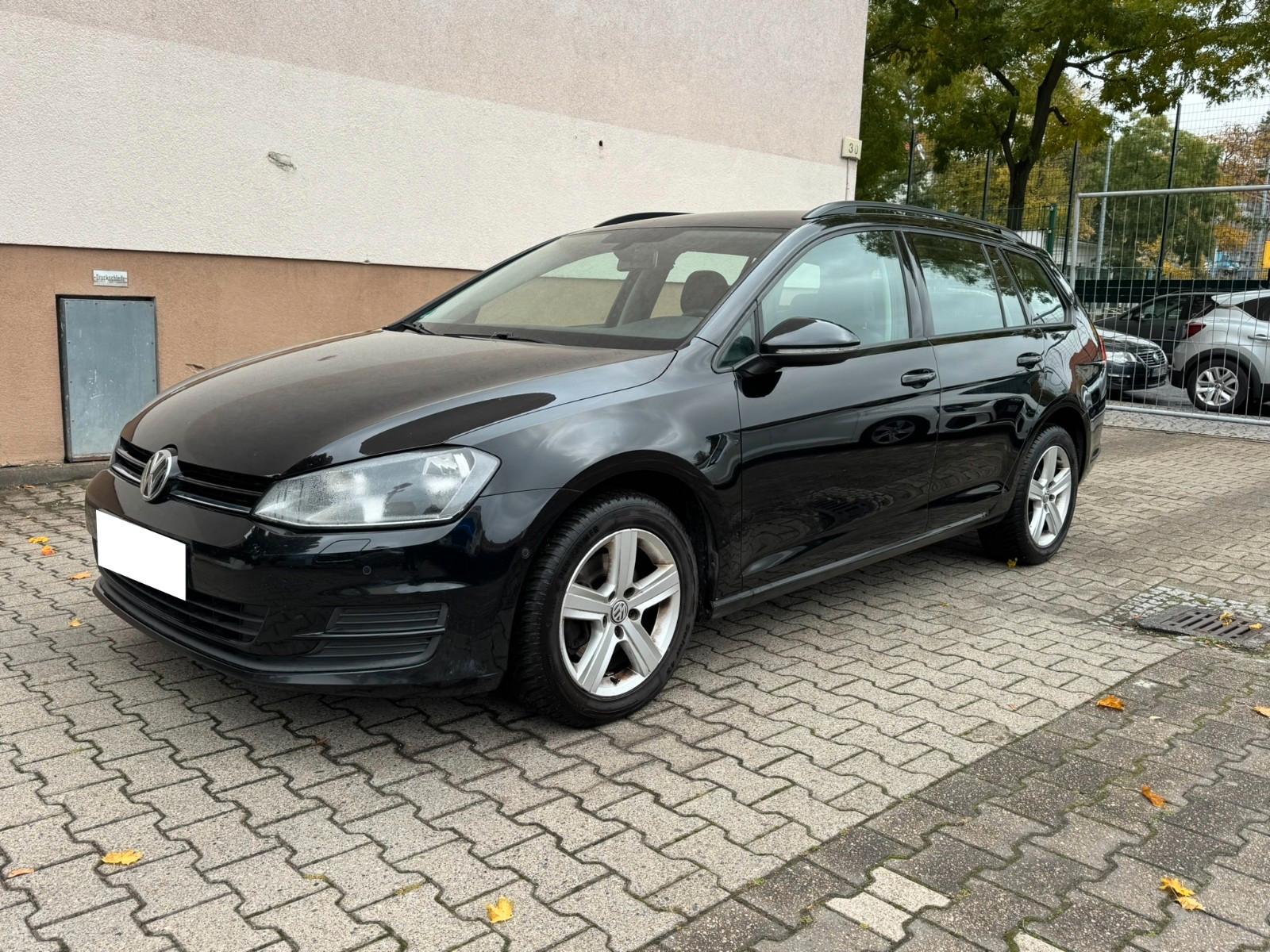 Volkswagen Golf 2015 — rear view