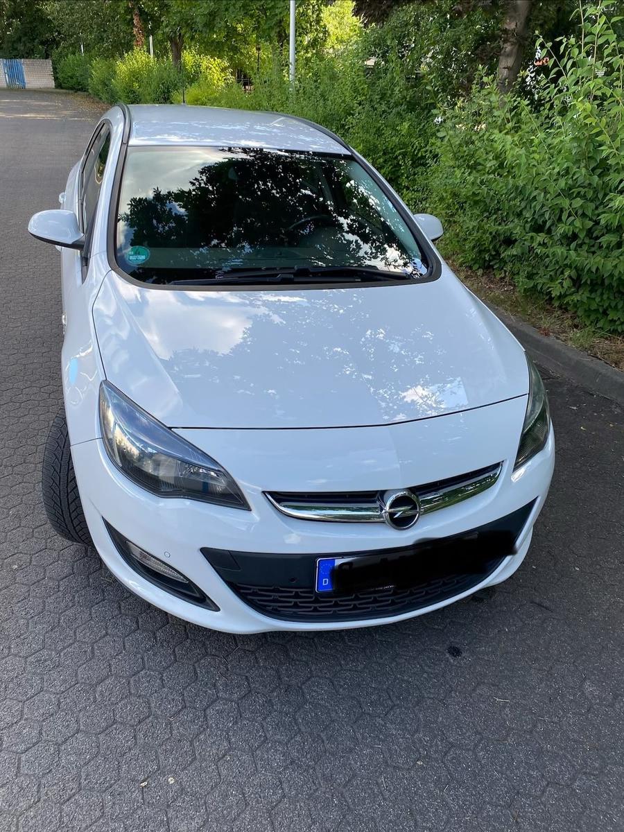 Opel Astra 2014 — фото 10