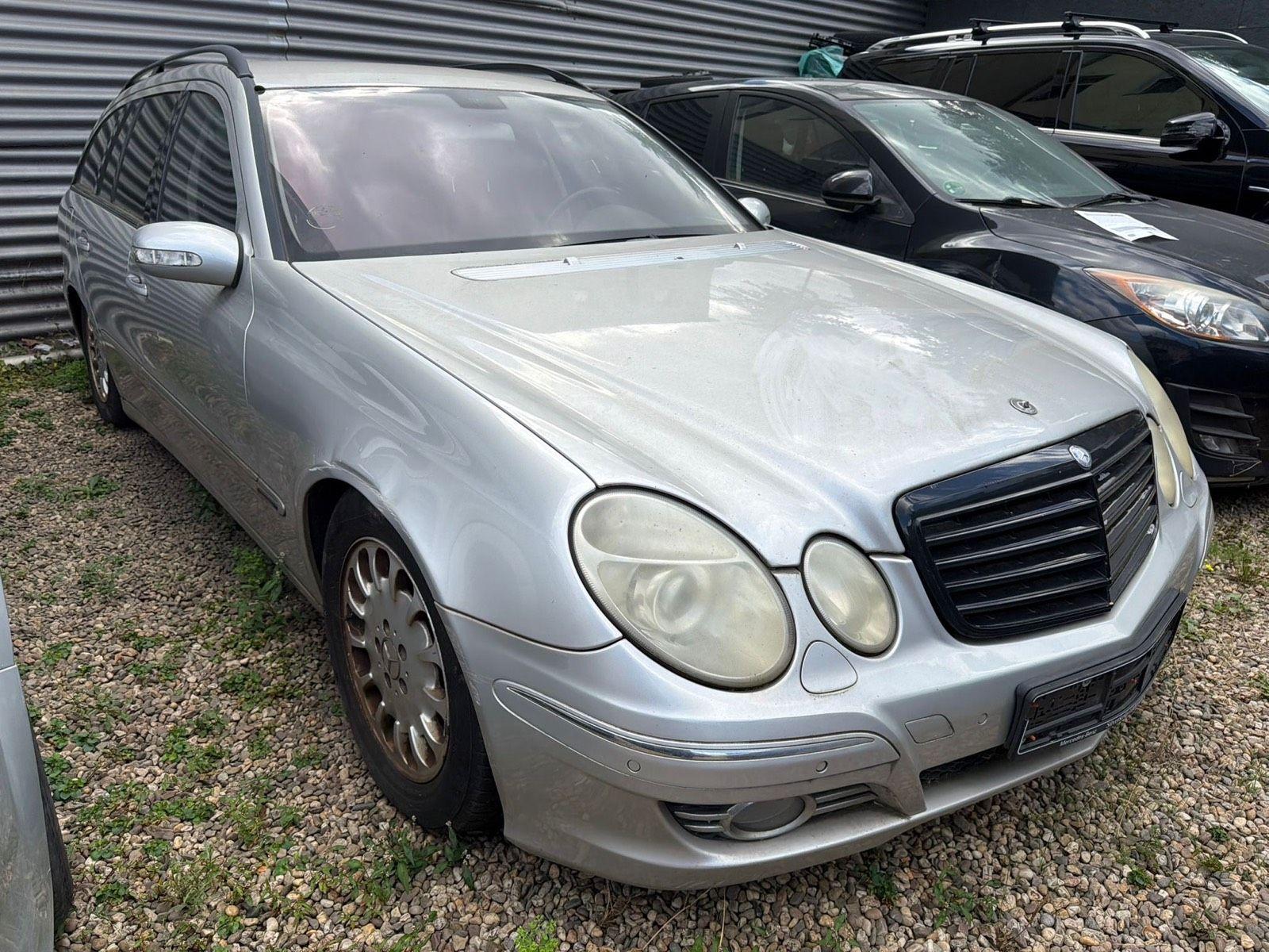 Mercedes-Benz E220 2005 — interior
