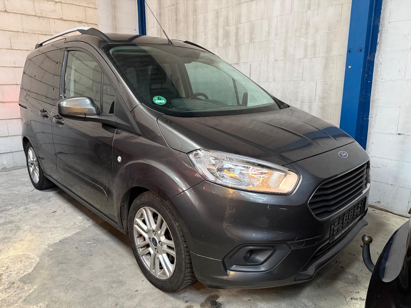 Ford Tourneo Courier Titanium*Motorschaden*