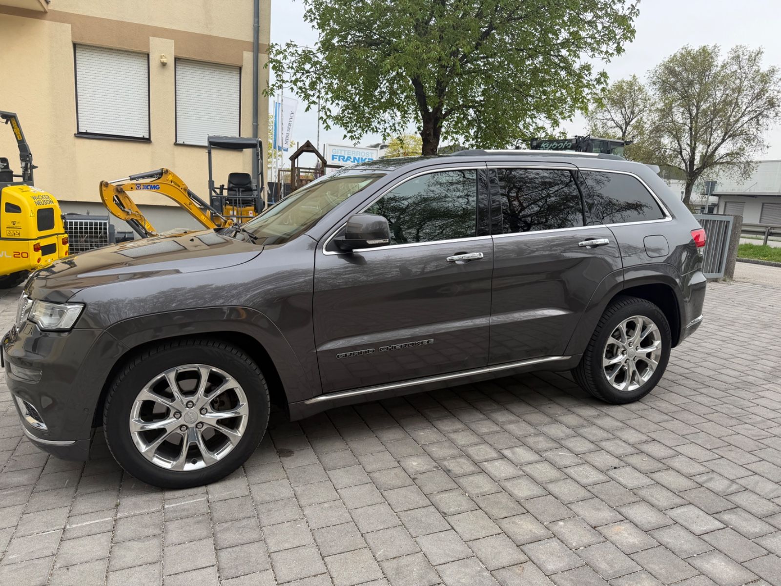 Fahrzeugabbildung Jeep Grand Cherokee 3.0l V6 MultiJet 184kW Summit