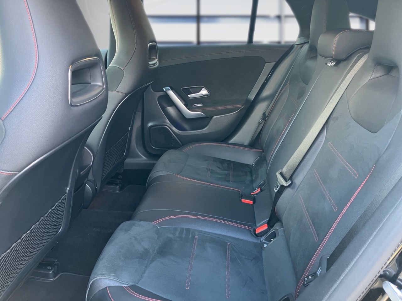 Fahrzeugabbildung Mercedes-Benz CLA 250 4MATIC Shooting Brake AMG+STNDHZ+ALLRAD+