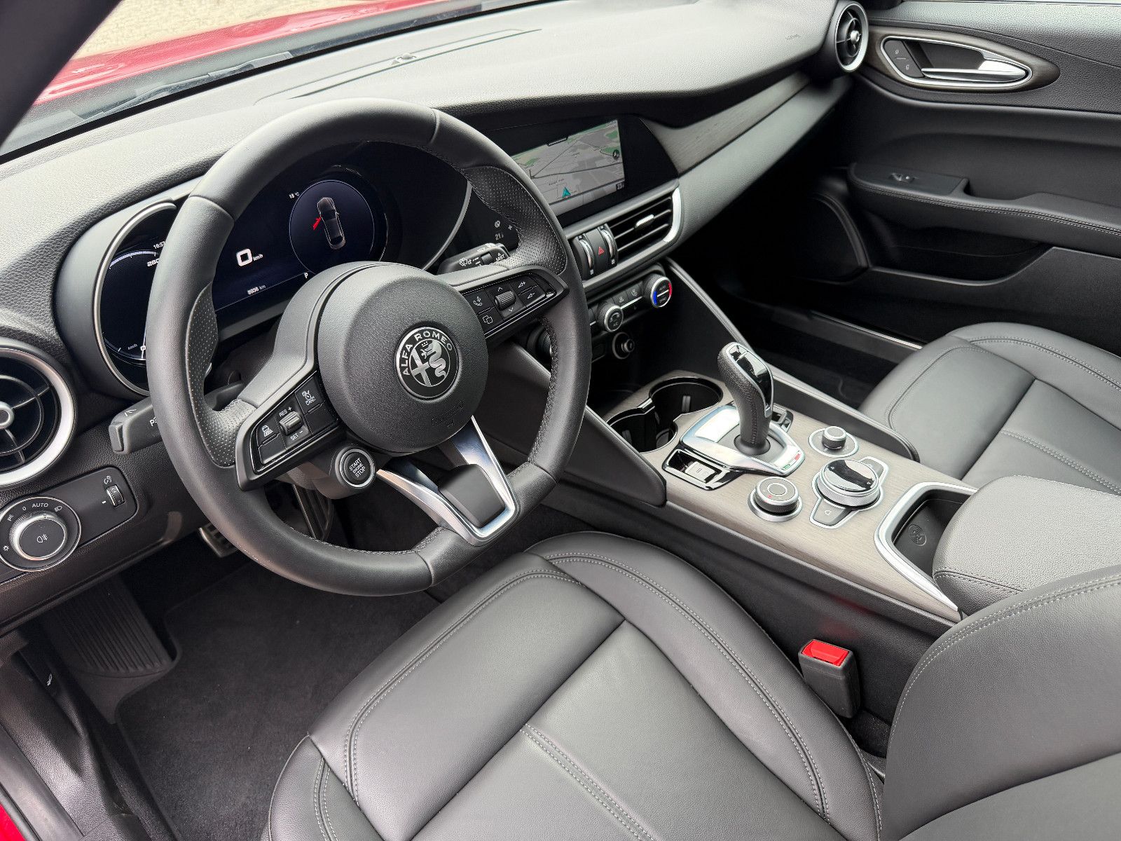 Fahrzeugabbildung Alfa Romeo Giulia Ti Q4/MEMORY/ACC/NAVI/KAMERA/SHZ