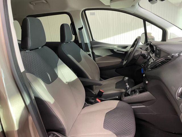 Tourneo Courier Titanium 1.5 TDCi RFK PDC TEMPOM