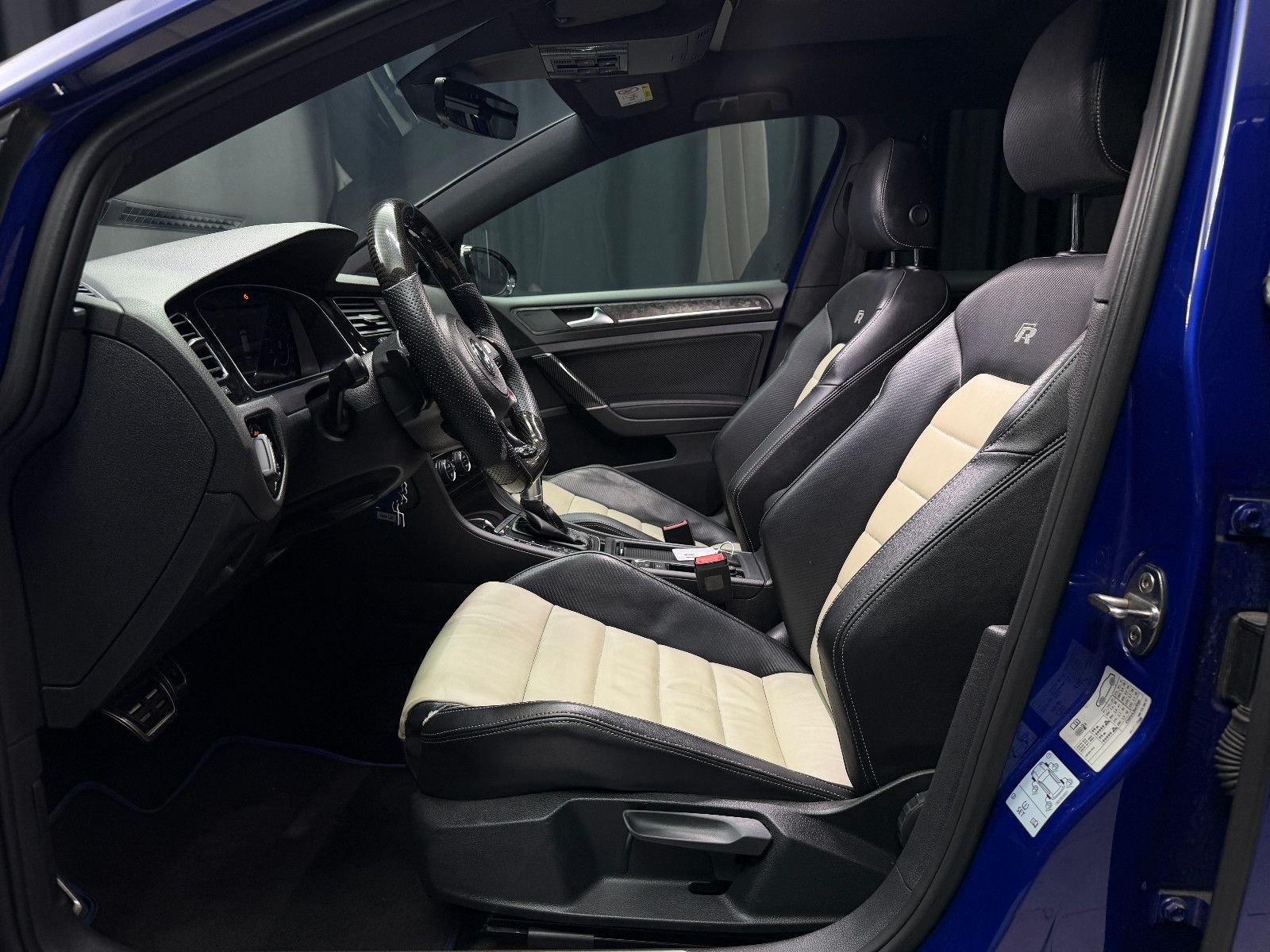 Fahrzeugabbildung Volkswagen Golf VII R 4Motion |REMUS|PANO|LEDER