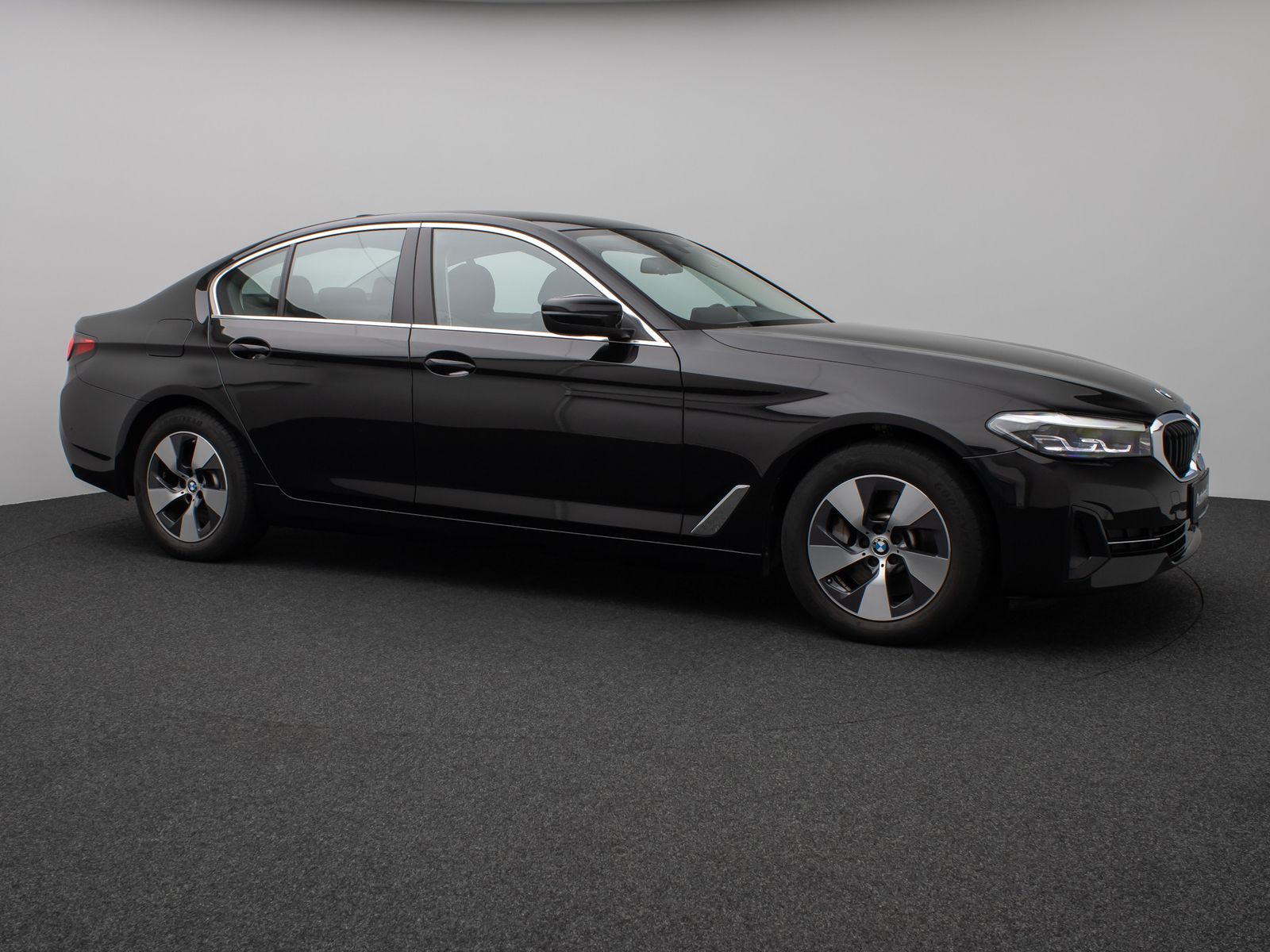 Fahrzeugabbildung BMW 530i Lim.DAB CockPitPro PDC Sitzhzg Alarm LED