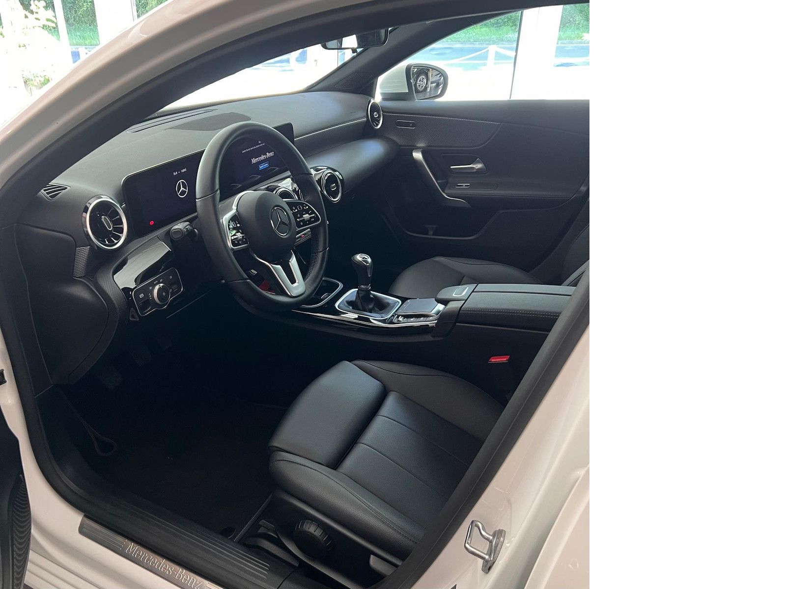 Fahrzeugabbildung Mercedes-Benz A 180 Progress. *MBUX High-End*LED*AHK