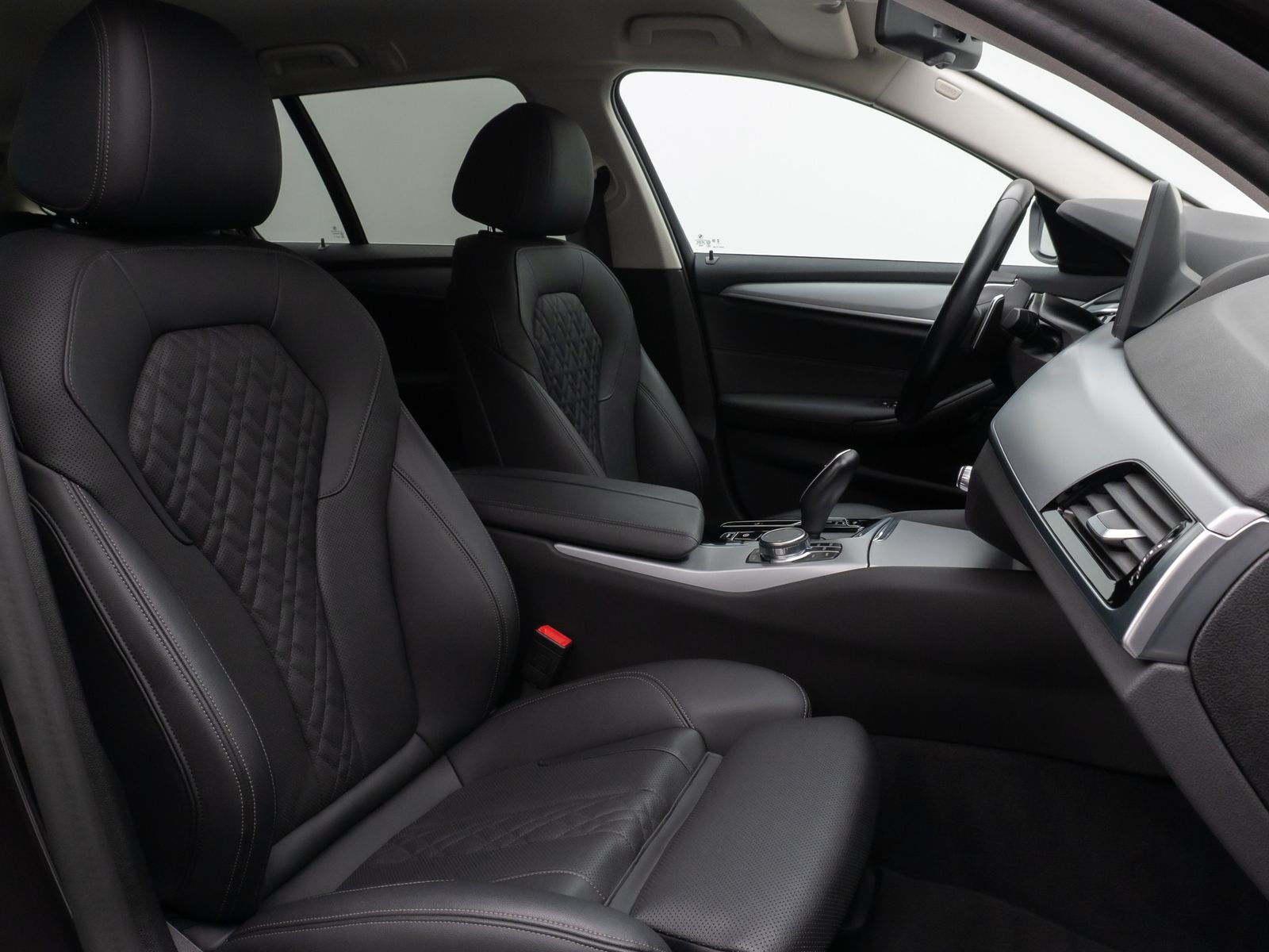 Fahrzeugabbildung BMW 520d Kamera DAB 4xKlima AHK Alarm Leder Sport
