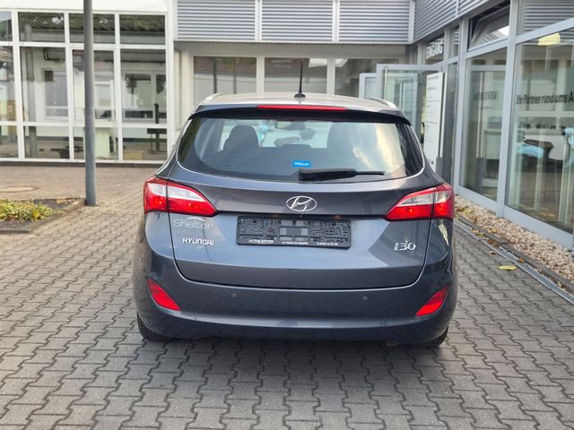 HYUNDAI i30 cw blue - Bild 4