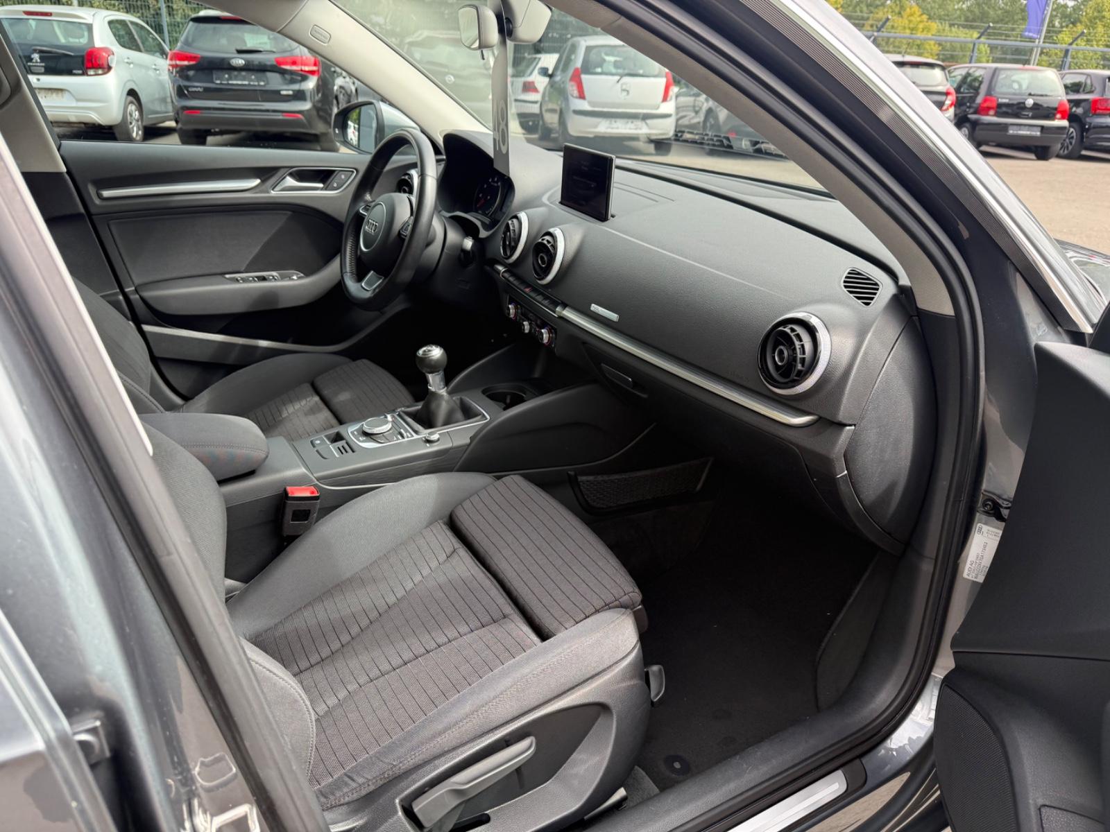 Audi A3 Sportback Sport Paket*XEN*PDC*SHZ*TEMP*HU NEU