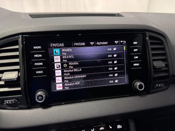 Fahrzeugverkauf 18 Skoda Karoq Sportline 1.5 AHK*Pano*19 Zoll*Matrix