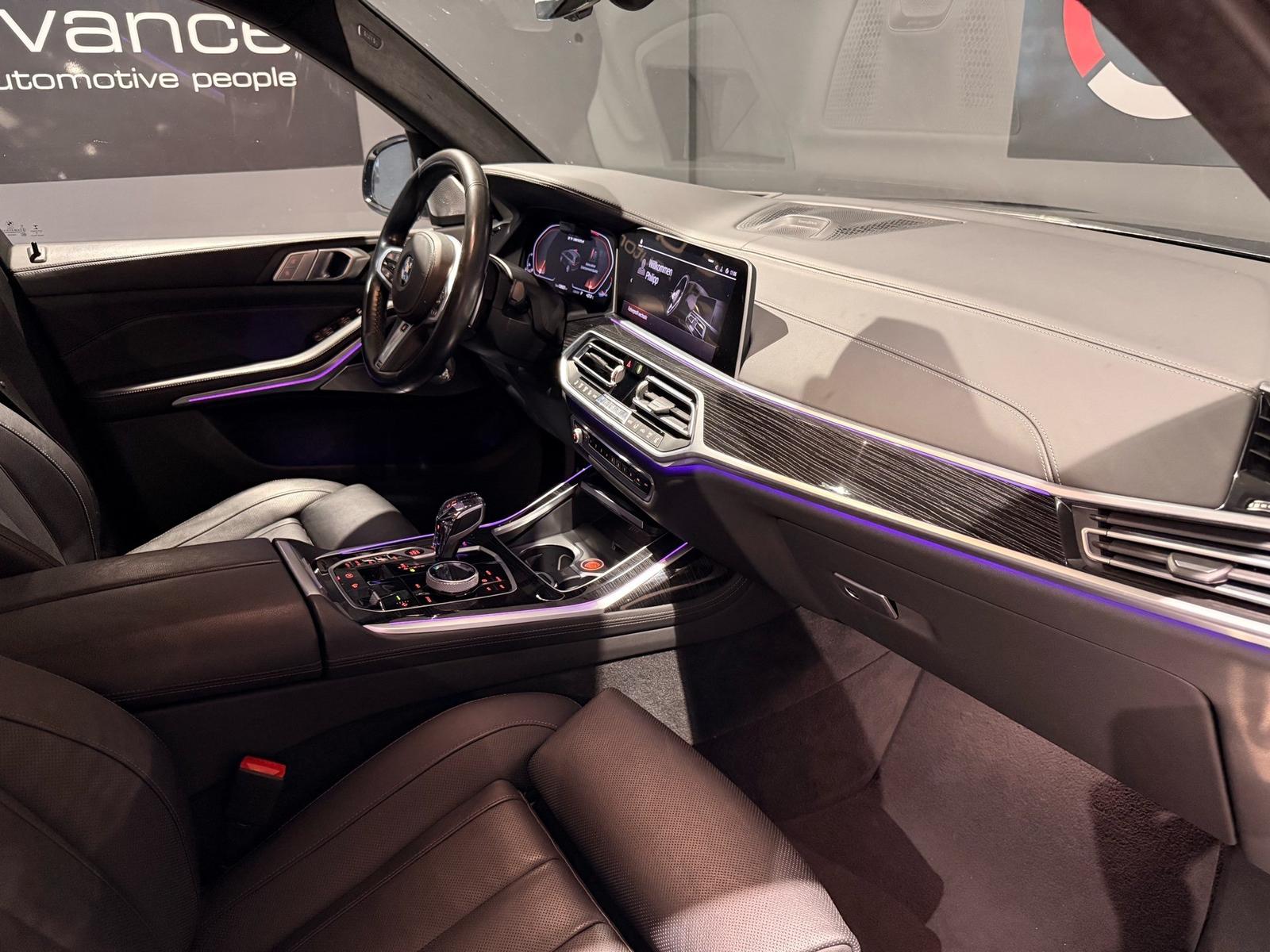 BMW X7 M50d M Sport Pro "22" B&W – 26