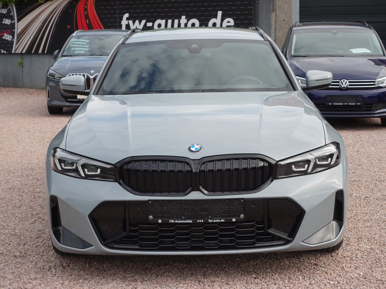 Fahrzeugabbildung BMW 318i Touring A M Sportpaket LMR18"/LED/Navi/...