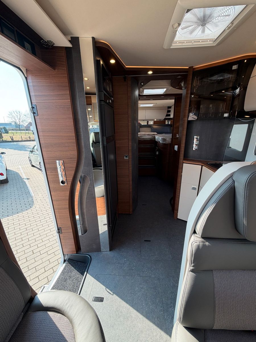 Fahrzeugabbildung Carthago chic c-line I 5.9 XL LE Mercedes Cortina
