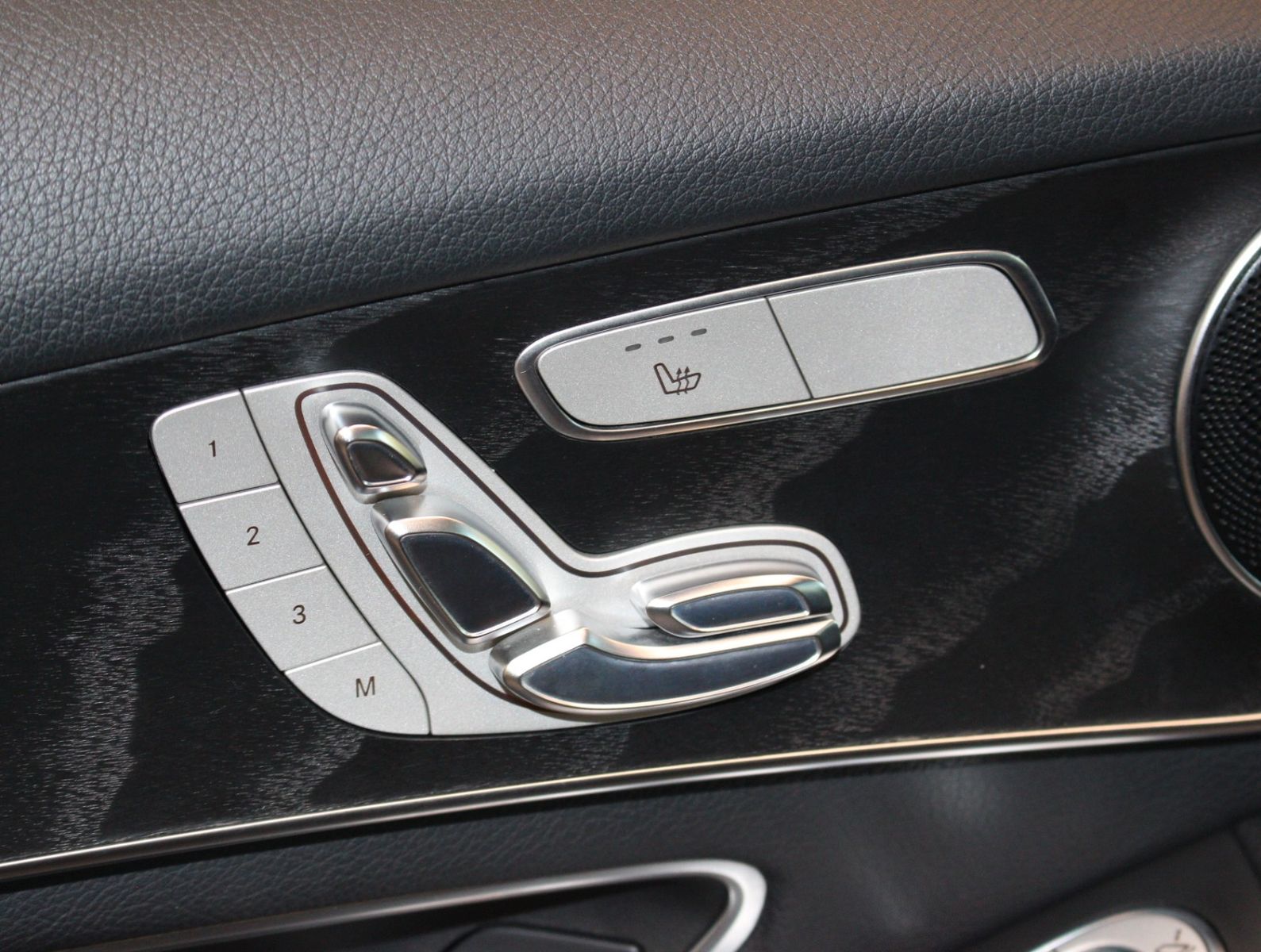 Fahrzeugabbildung Mercedes-Benz GLC 250 4MATIC AMG Line *PNRM*360 Kamera