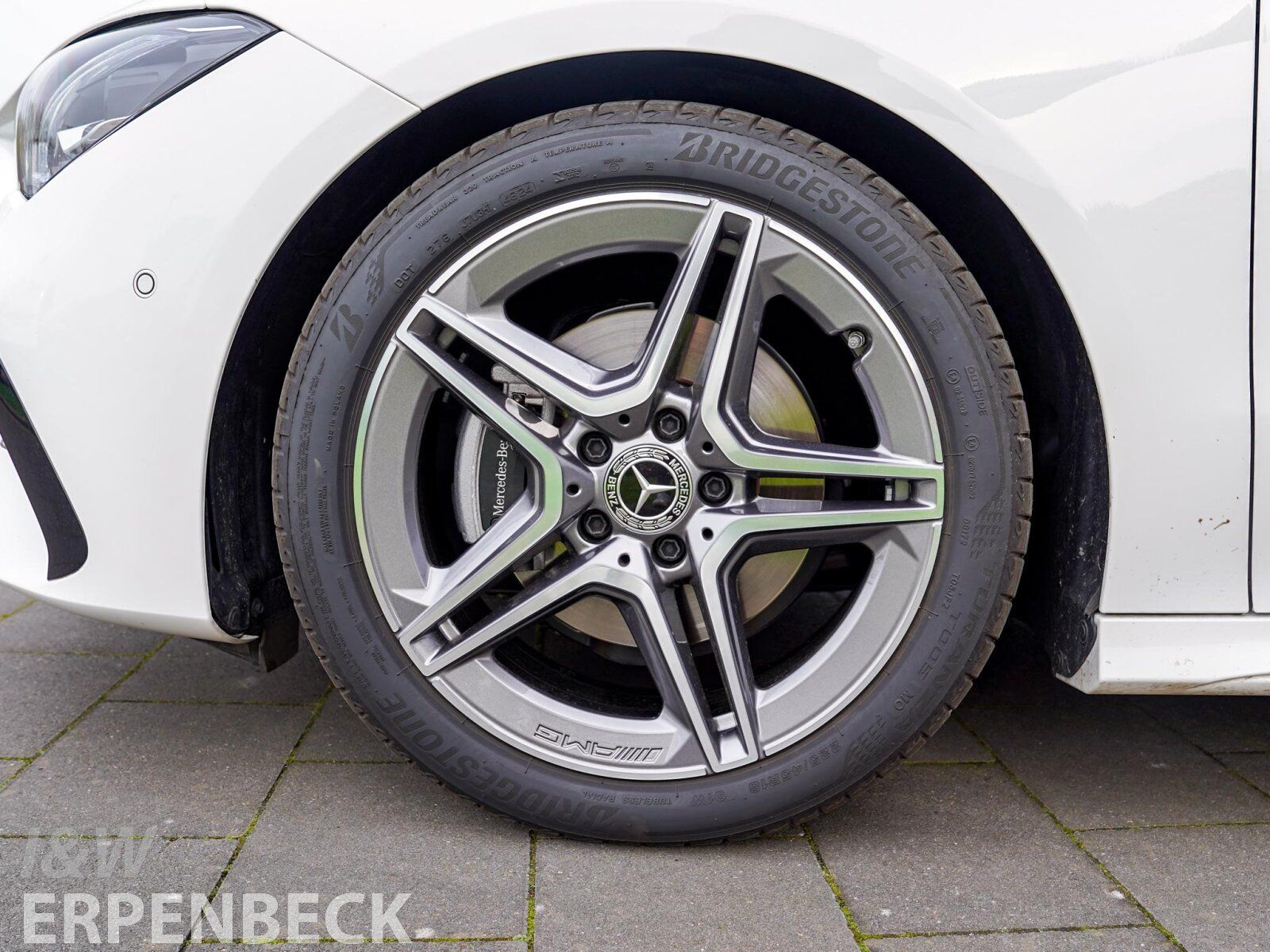 Fahrzeugabbildung Mercedes-Benz CLA 180 Coupé AMG Premium Pano Keyless LED