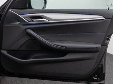 Fahrzeugabbildung BMW 520i Tour M Sport AHK HUD HI-FI  Kamera