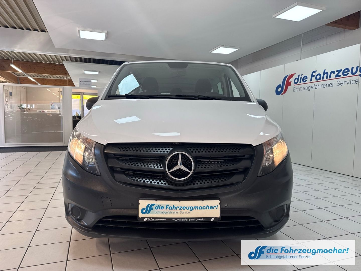 Fahrzeugabbildung Mercedes-Benz Vito Tourer 111CDI FWD extralang Pro AHK Klimaau