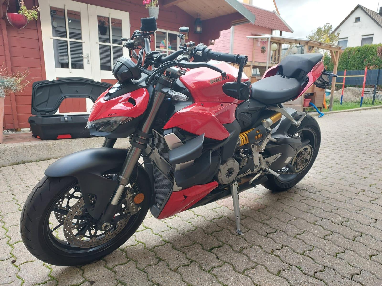 Ducati Streetfighter V2