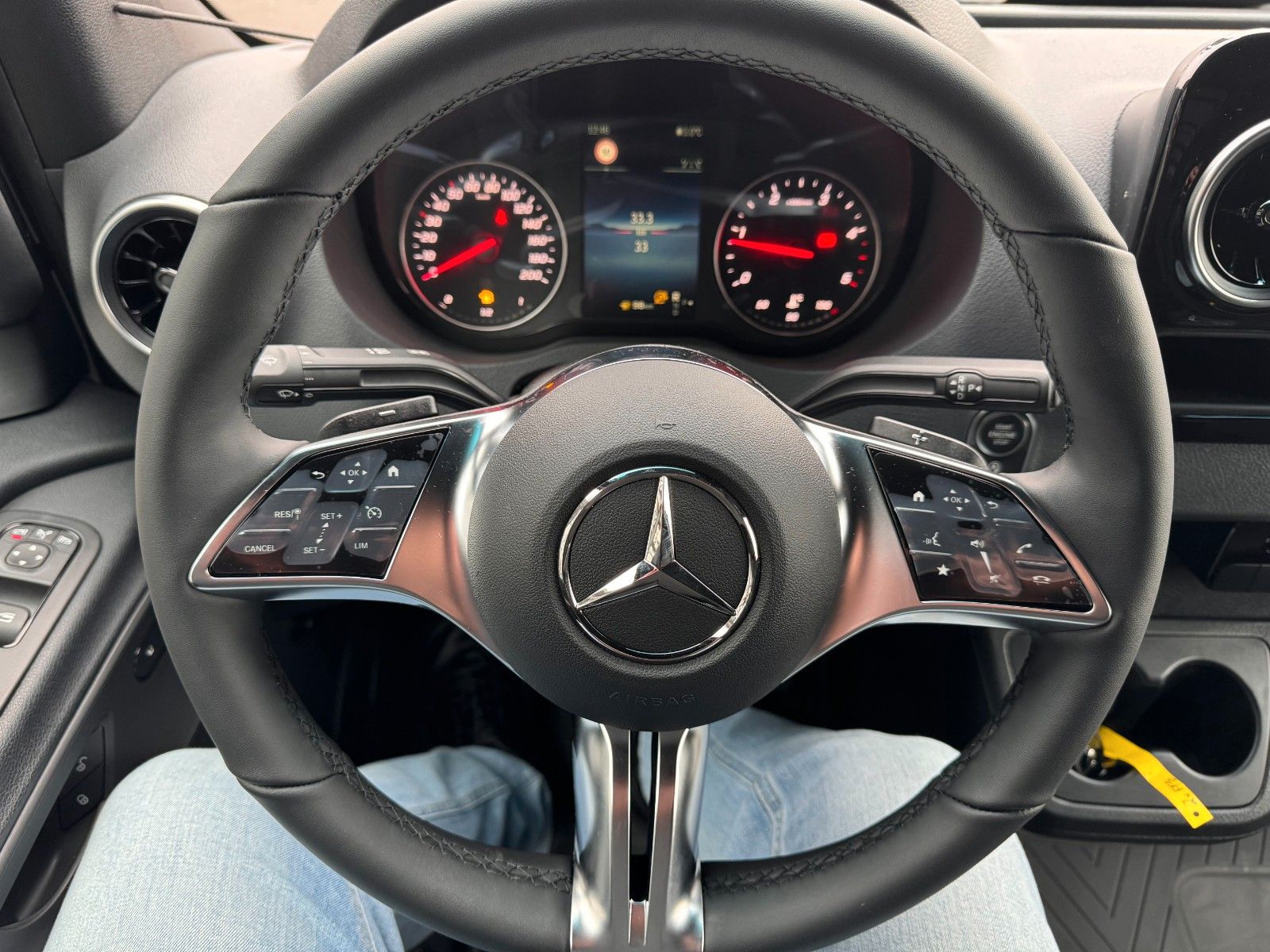 Fahrzeugabbildung Mercedes-Benz Sprinter 319 CDI 4325 LED MBUX SHZ AHK