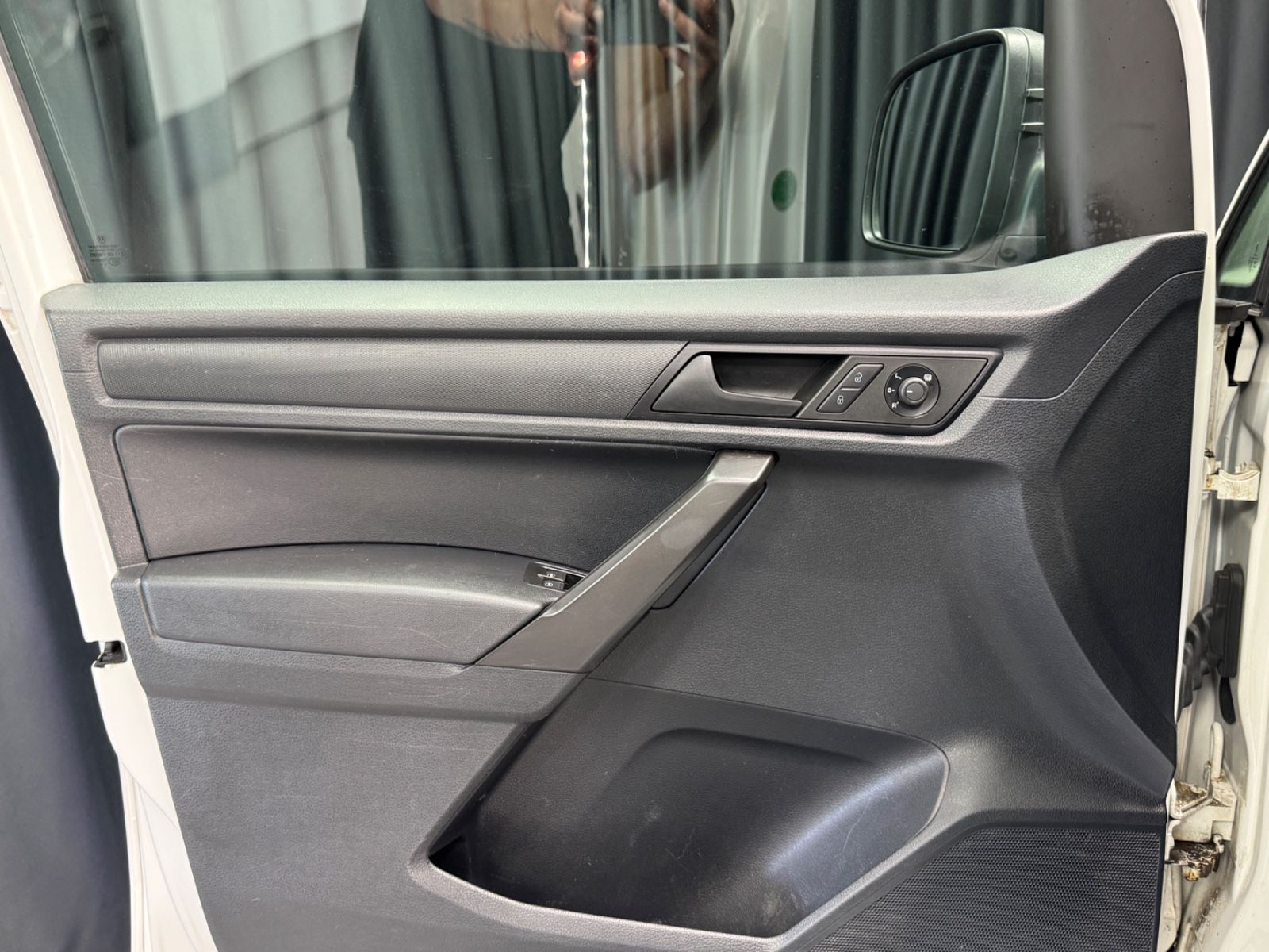 Fahrzeugabbildung Volkswagen Caddy Maxi Kasten 2.0TDI BMT|NAVI|TÜV 06/2026
