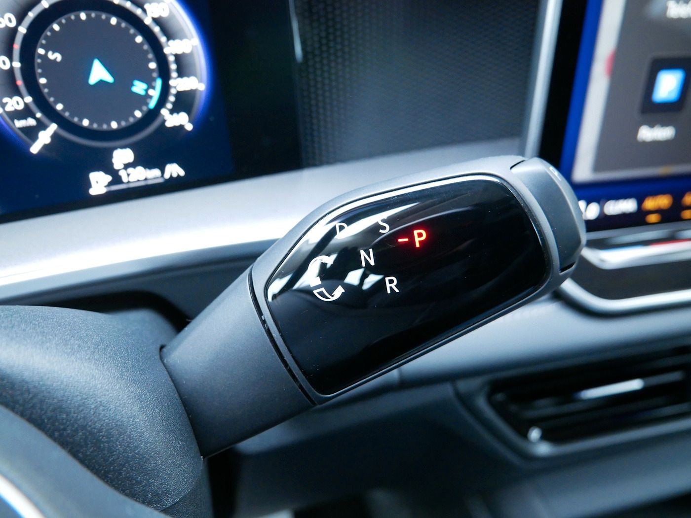 Fahrzeugabbildung Volkswagen Tayron 2.0 4Motion NEU64T 7-Sitzer Matrix AHK DC