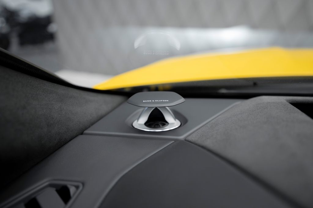 Urus 4.0 V8 SE YELLOW/BLACK YELLOW PANO B&O - Bild 29