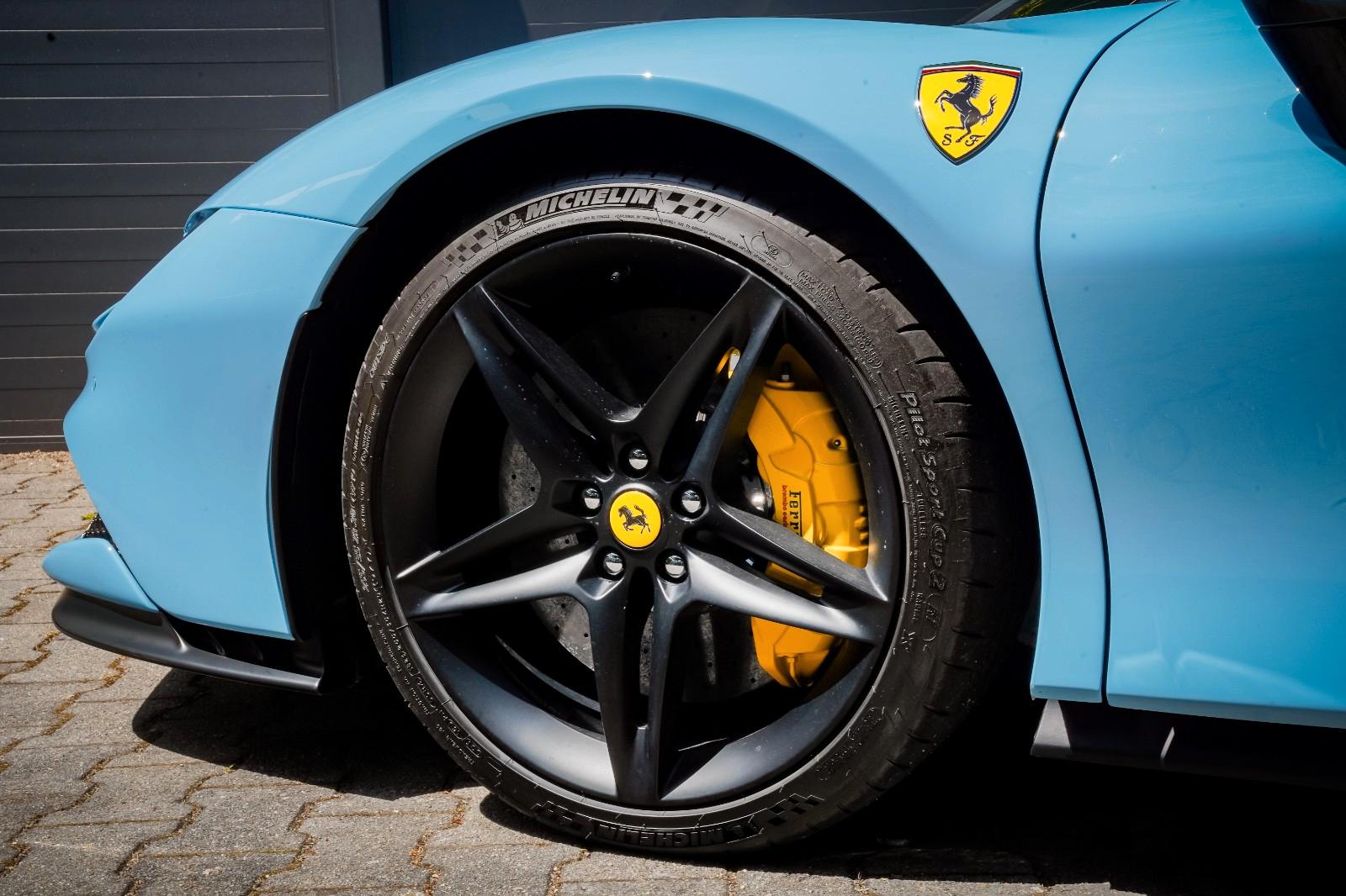 Ferrari SF90 Spider/LIFT/Azzuro La Plata