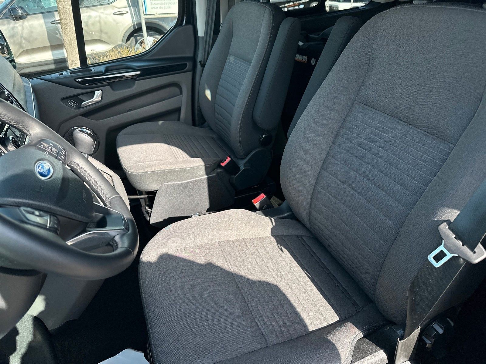 Fahrzeugabbildung Ford Tourneo Custom Titanium L1 AHK