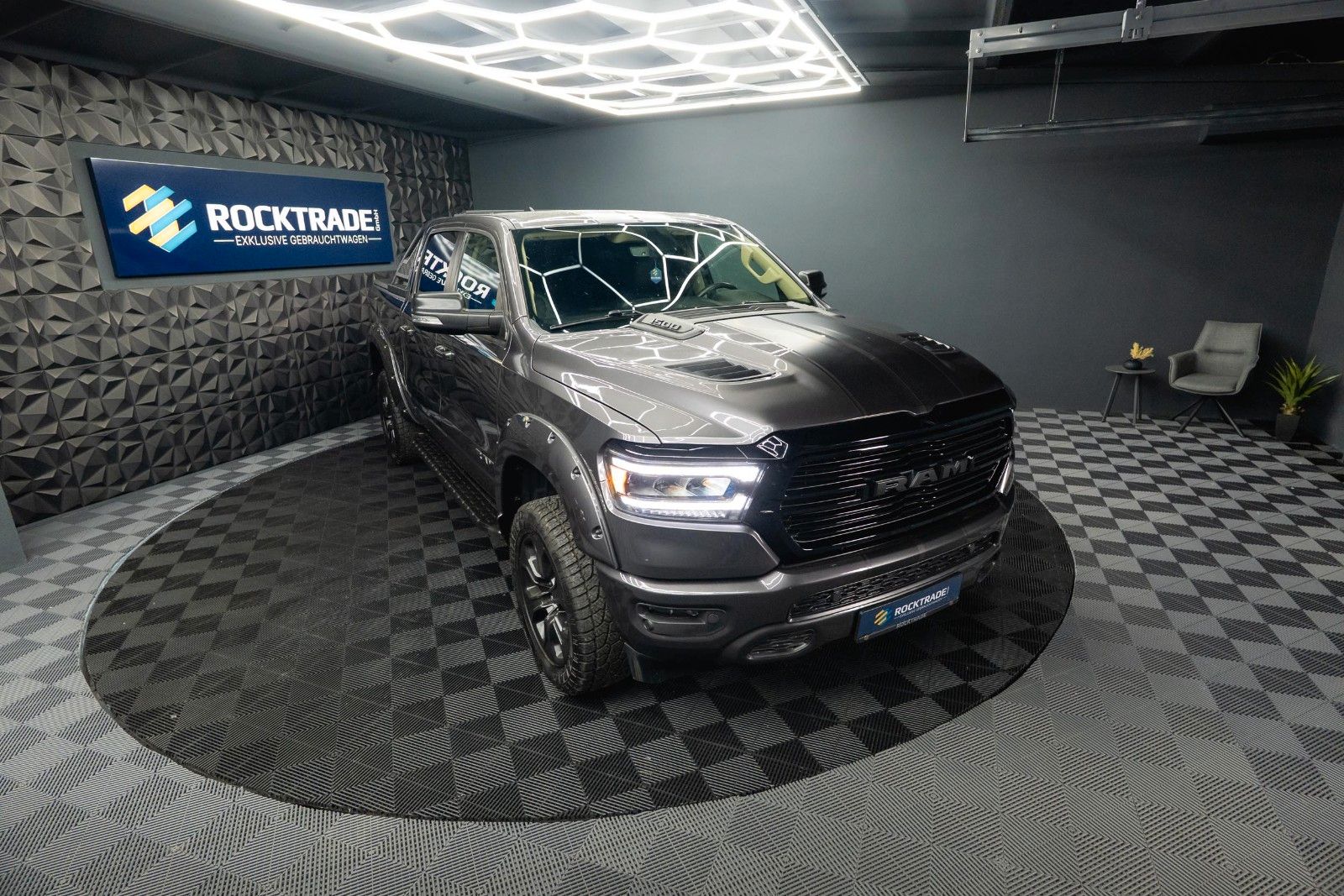 Fahrzeugabbildung Dodge RAM 5.7 V8 HEMI 4x4 OFFROAD Night-Paket *LED*