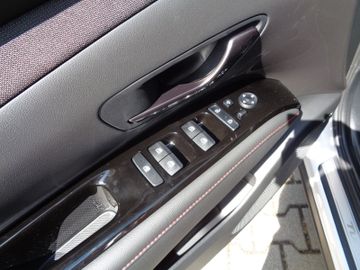 Fahrzeugabbildung Hyundai TUCSON 1.6 T-GDI PHEV AT 4WD N-LINE SITZP. SD