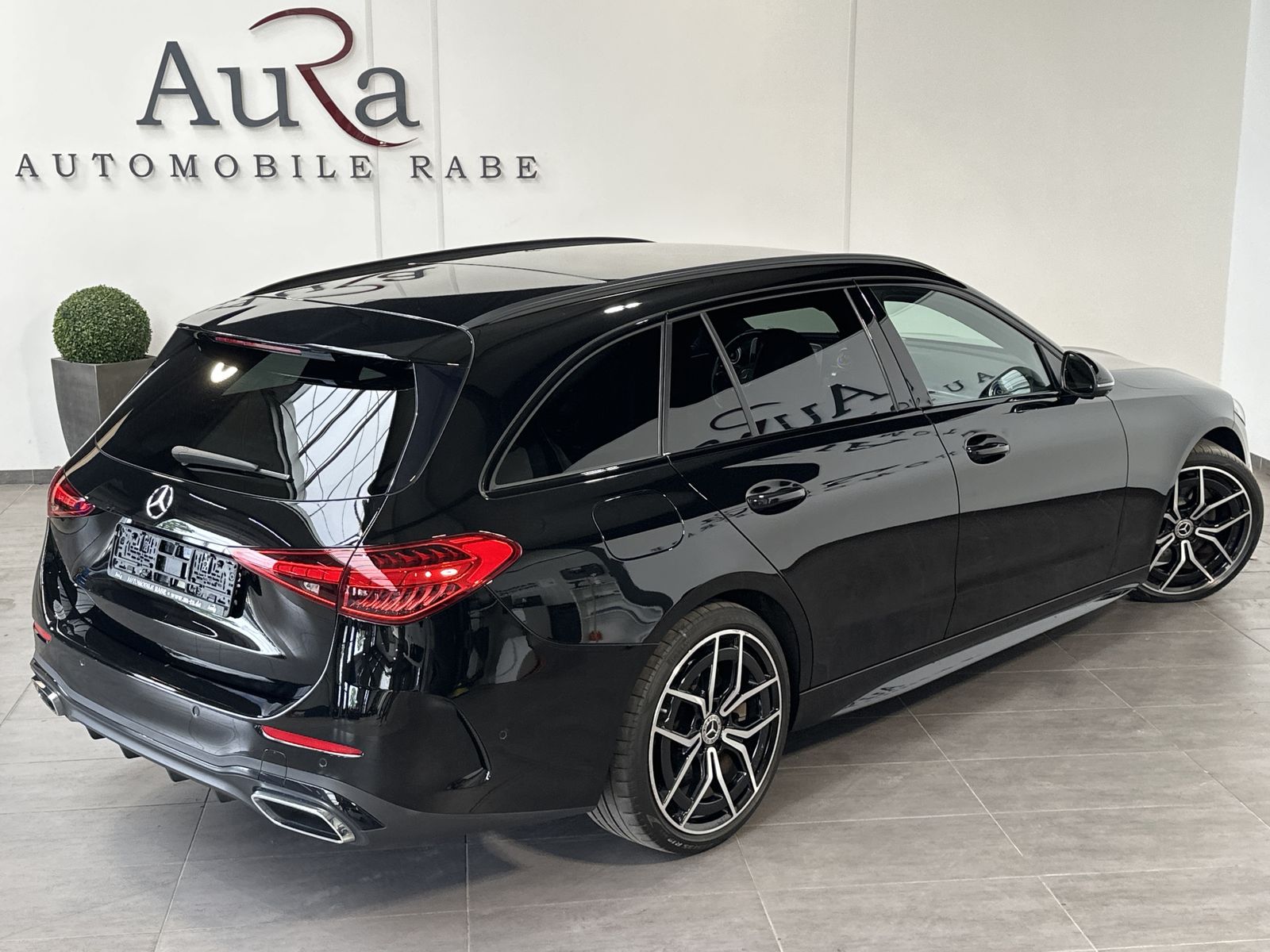 Fahrzeugabbildung Mercedes-Benz C 220d T AMG-Line 4Matic NAV+LED+ACC+HUD+PANO+PP