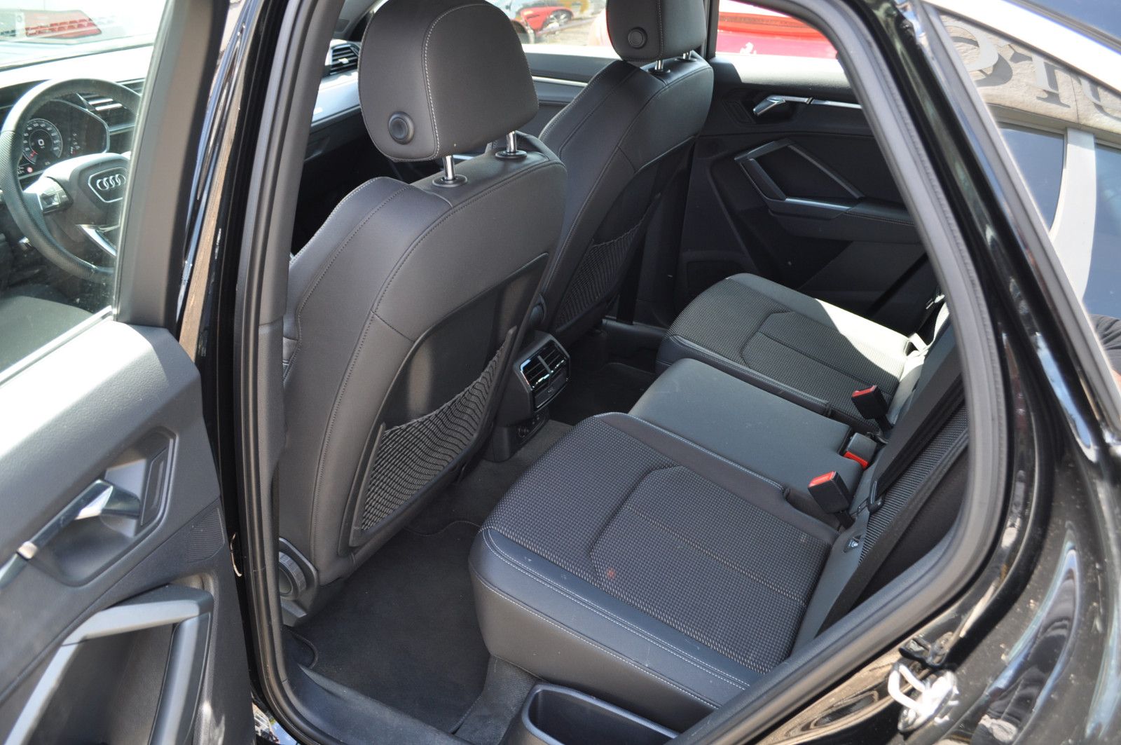 Fahrzeugabbildung Audi Q3 Sportback 35 TDI S line