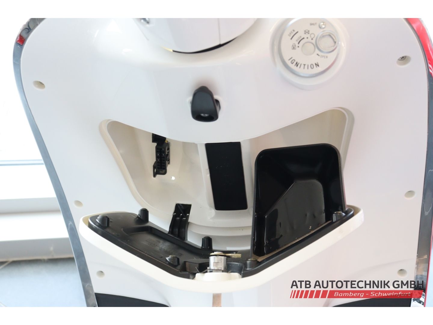 Fahrzeugabbildung DREEMS Moon X 90 km/h inkl. Topcase zzgl. Überführungsk