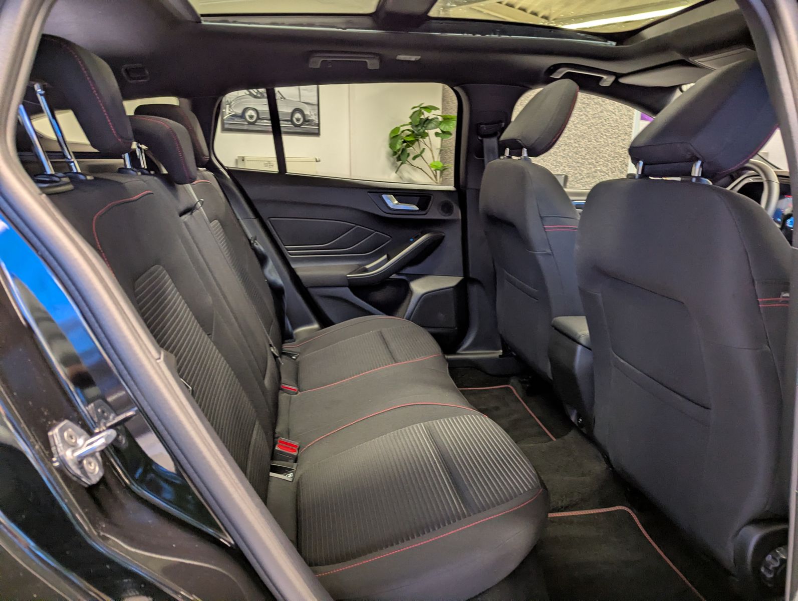 FORD Focus 1.0 ST-Line X EB Matrix Cam B&O Pano ACC - Image 16